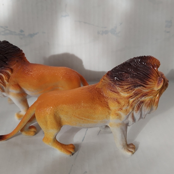 Vintage Zoo/Safari Animals 3 Lions and Rhino Figurine Set - Picture 4 of 16